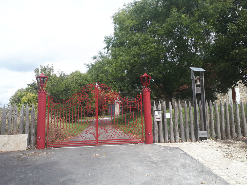 � vendre  Propri�t�/ch�teau Vou (37240)