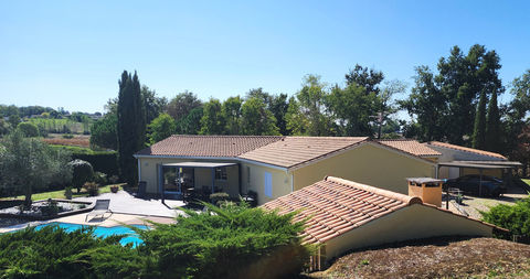   Maison avec piscine et grand garage Maison - 6 pi�ce(s) - 158 m�