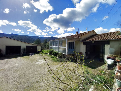   villa sur grande parcelle avec vue, garage et terrasse. . Maison - 5 pi�ce(s) - 93 m�