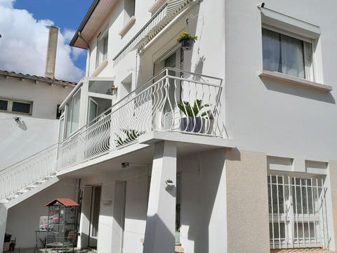   Maison de ville avec garage et jardin. Maison - 5 pi�ce(s) - 125 m�