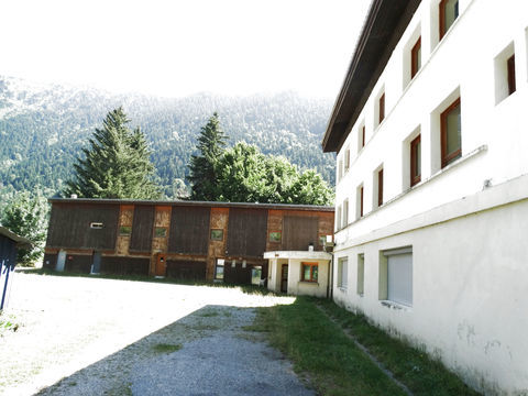 A vendre  murs d'un grand centre de vacances. 667800 38350 Lavaldens