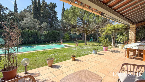   Roquemaure, Maison familiale 5 chambres avec piscine, suite en RDC et grand terrain sans vis-�-vis. Maison - 7 pi�ce(s) - 158 m�