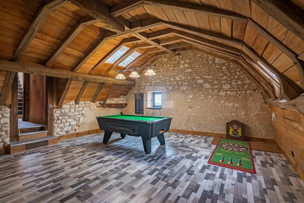 � vendre  Propri�t�/ch�teau Vou (37240)