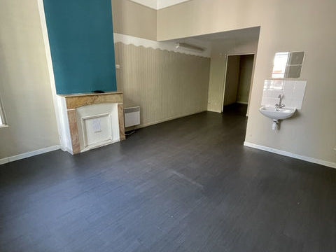 A louer - Local professionnel de 42 m2 - Avenue Gambetta Hy&egrave;res 595 83400 Hyeres