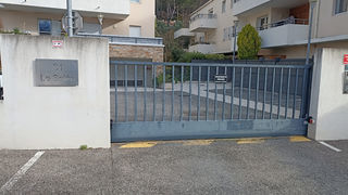  Parking / Garage � louer 