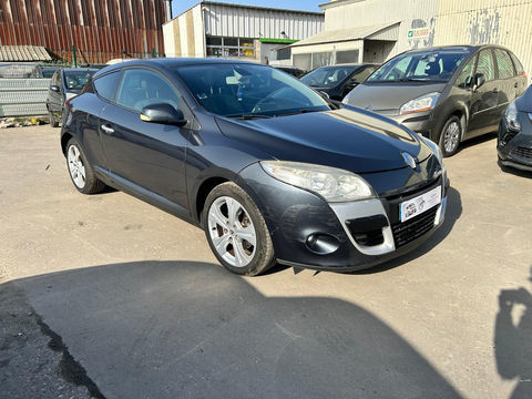 Renault M&eacute;gane III Coup&eacute; dCi 110 FAP eco2 Dynamique Euro 5 2010 occasion LA COURNEUVE 93120