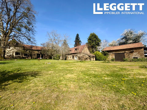   Une tr�s belle maison de caract�re spacieuse comprenant deux chambres, deux g�tes, une piscine et un terrain d Maison - 8 pi�ce(s) - 321 m�