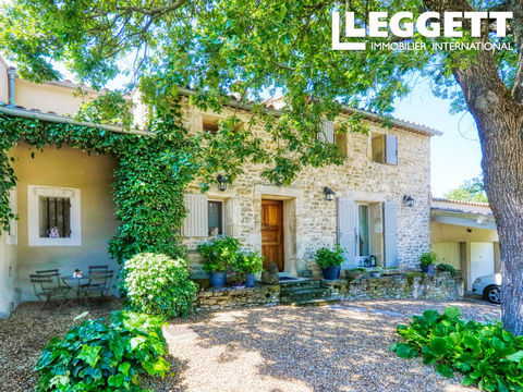   LUBERON - Magnifique grande maison avec piscine chauff�e et un grand jardin dans un environnement calme Maison - 11 pi�ce(s) - 268 m�