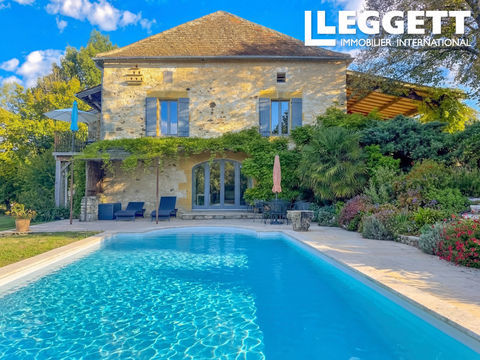   Maison en pierre superbement r�nov�e - 3 chambres, 3 SdB, 2 gites, une piscine et des jardins champ�tres Maison - 11 pi�ce(s) - 310 m�