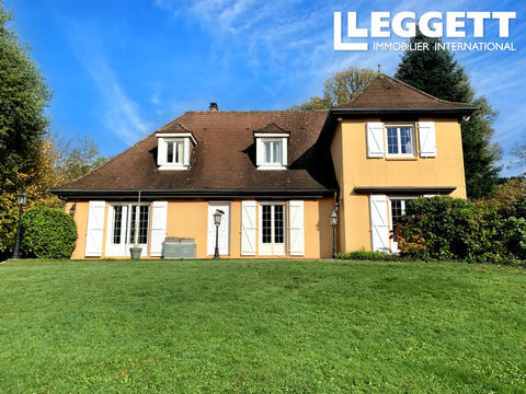   Magnifique maison individuelle de 4 chambres, dont 4 avec salle de bains privative. Situ�e sur un vaste terrai Maison - 12 pi�ce(s) - 187 m�