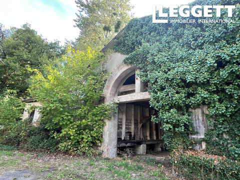   B�timent � r�nover, ancien moulin, terrain en bord de rivi�re et �le sur la Vienne pr�s de Confolens Maison