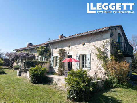   Proche d'Aubeterre, dans une cadre magique en bord de rivi�re, belle charentaise, grange et atelier r�nov�s. Maison - 8 pi�ce(s) - 238 m�