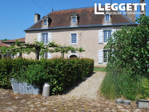   Une magnifique maison de ma�tre r�nov�e du XVIIIe si�cle avec g�te attenant, jardin et piscine naturelle. Maison - 11 pi�ce(s) - 465 m�