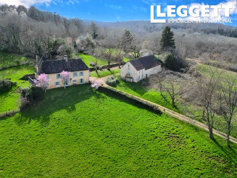   P�rigord Noire : Superbe propri�t� en pierre avec 6 chambres, une grande grange et une maison de 2 chambres su Maison - 9 pi�ce(s) - 240 m�