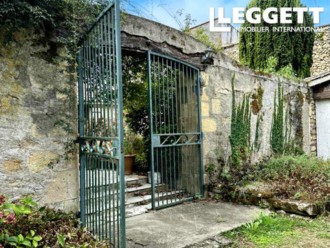   Maison de caract�re du 19�me si�cle avec d�pendances et grand jardin au c?ur du village de Blasimon Maison - 8 pi�ce(s) - 240 m�
