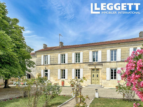   Magnifique maison charentaise de 5 chambres avec vue sur jardins et parc. Cour et granges. A ne pas manquer! Maison - 10 pi�ce(s) - 283 m�