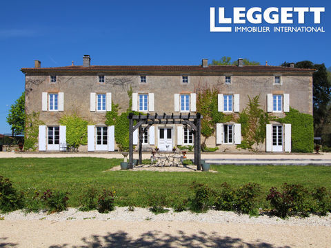   Manoir majestueux avec jardin clos, piscine, cave � vin, pavillon de chasse et �curies. Maison - 12 pi�ce(s) - 400 m�