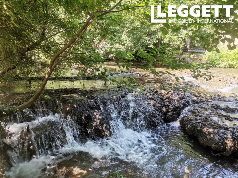 � vendre  Propri�t�/ch�teau Uz�s (30700)