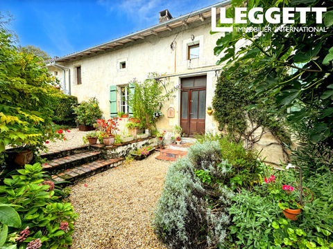   Charmante maison en pierre, 2 chambres, 2 sdb, grange attenante, jardins priv�s, dans hameau paisible. Maison - 4 pi�ce(s) - 130 m�