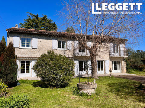   Charmante maison en pierre 4ch/2 sdb avec grand jardin et potentiel de d�veloppement dans le centre de Jarnac Maison - 6 pi�ce(s) - 232 m�