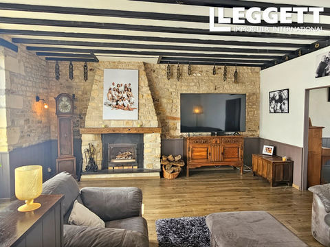   Sainte-Hermine : maison de bourg r�nov�e 210 m�, 6 chambres, piscine int�rieure, jardin clos Maison - 9 pi�ce(s) - 210 m�