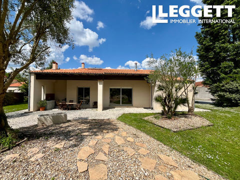   Maison d'architecte, bourg de Courcon, 4 chambres, piscine et jardin paysag�e Maison - 7 pi�ce(s) - 212 m�