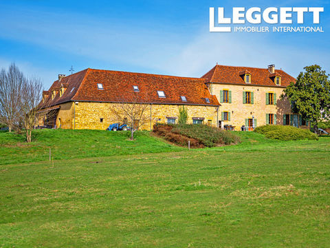   Ancienne propri�t� enti�rement restaur�e autour d'une cour avec piscine et vue imprenable Maison - 15 + pi�ce(s) - 560 m�