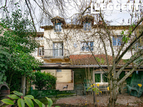   Maison de ville de 390 m� habitables, garage avec terrasse et terrain. Maison - 15 + pi�ce(s) - 384 m�