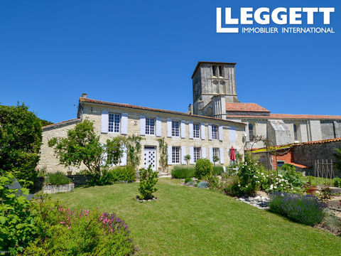   Propri�t� de caract�re priv�e, offrant 3 chambres. Jardins clos et grandes d�pendances. Centre du village. Maison - 7 pi�ce(s) - 207 m�