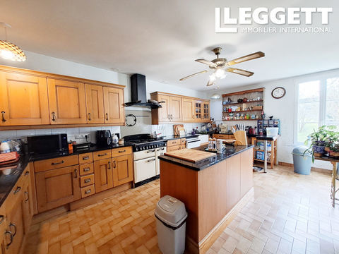   Maison de village �l�gante avec 4 chambres, jardin, d�pendances et caract�re dans un cadre charmant Maison - 8 pi�ce(s) - 295 m�