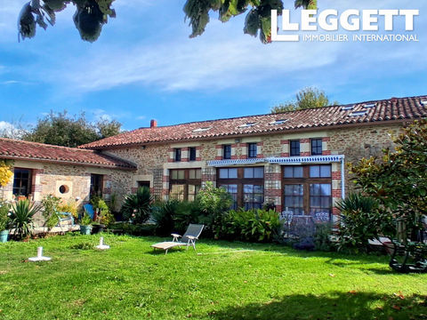   Maison de caract�re historique � Bazoges-en-Pareds, Vend�e, avec potentiel chambres d?h�tes Maison - 8 pi�ce(s) - 212 m�