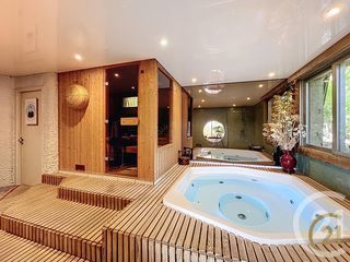  Maison � vendre 6 pi�ces 215 m�