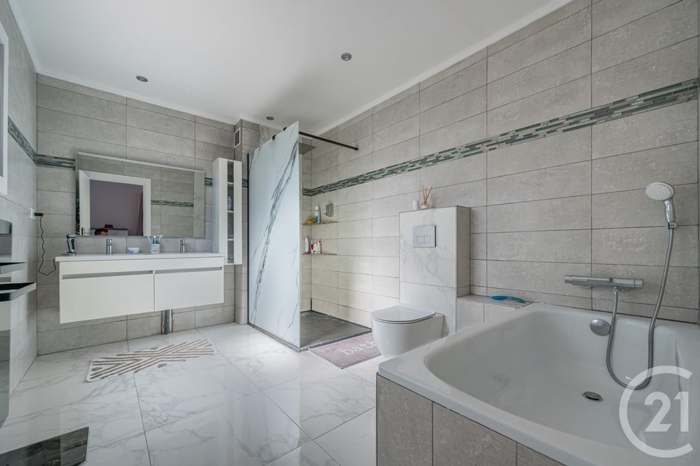 � vendre  Maison �ze (06360)