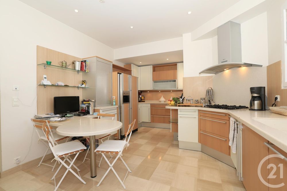 � vendre  Maison �ze (06360)