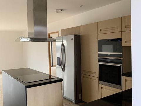   Location Maison Maison - 5 pi�ce(s) - 150 m�