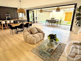  Maison � vendre 6 pi�ces 219 m�