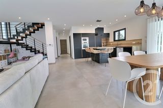  Maison � vendre 6 pi�ces 215 m�