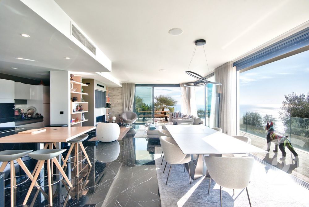 � vendre  Maison �ze (06360)