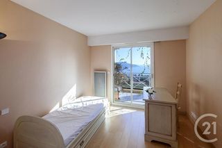  Appartement � louer 4 pi�ces 130 m�