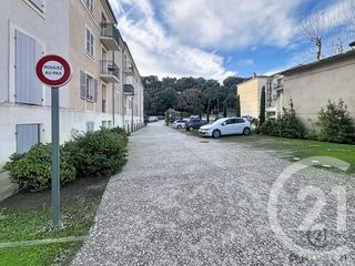  Parking / Garage � louer 10 m�