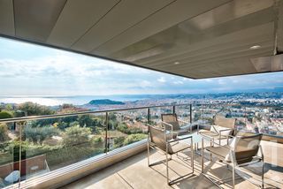  Appartement � louer 5 pi�ces 148 m�