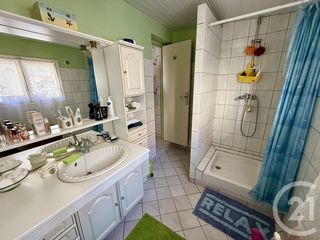  Immeuble � vendre 122 m�