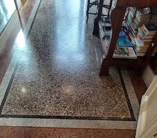  Immeuble � vendre 15 + pi�ces 1340 m�