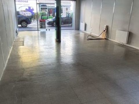 7L4 - Local Commercial &agrave; louer &agrave; PROVINS 1500 77160 Provins