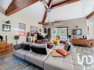  Maison � vendre 9 pi�ces 242 m�