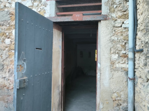   Location Surface diverse 1 pi�ce Maison - 1 pi�ce(s) - 20 m�