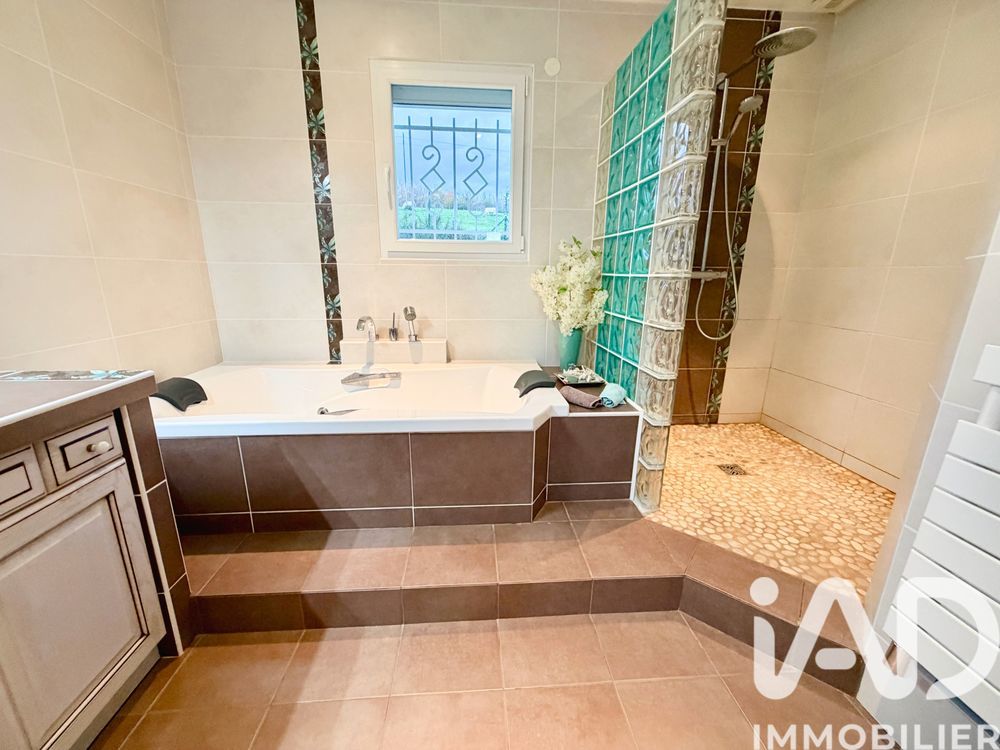 � vendre  Villa Bourgoin-Jallieu (38300)