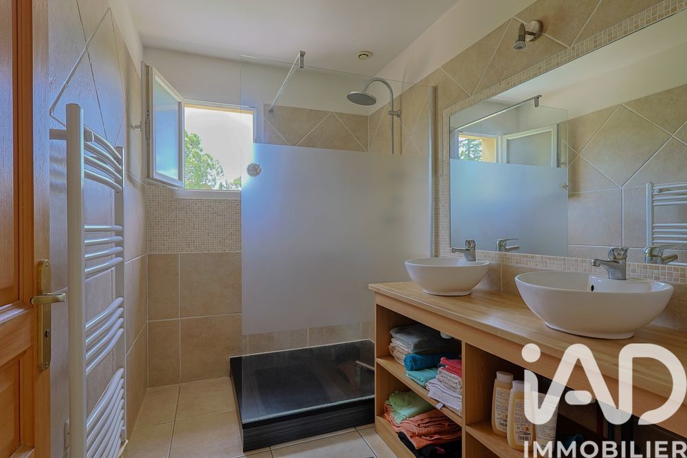 � vendre  Maison �guilles (13510)