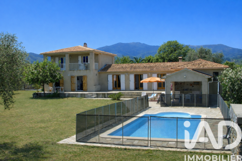   Vente G�te 7 pi�ces Maison - 7 pi�ce(s) - 220 m�