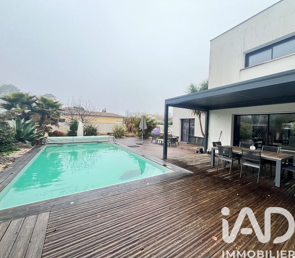 � vendre  Maison Saint-Jean-d'Illac (33127)